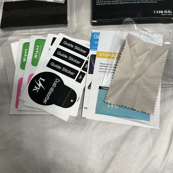 Screen protector for Galaxy S7 Edge. Original box with preparation guides - Picture 4 of 6